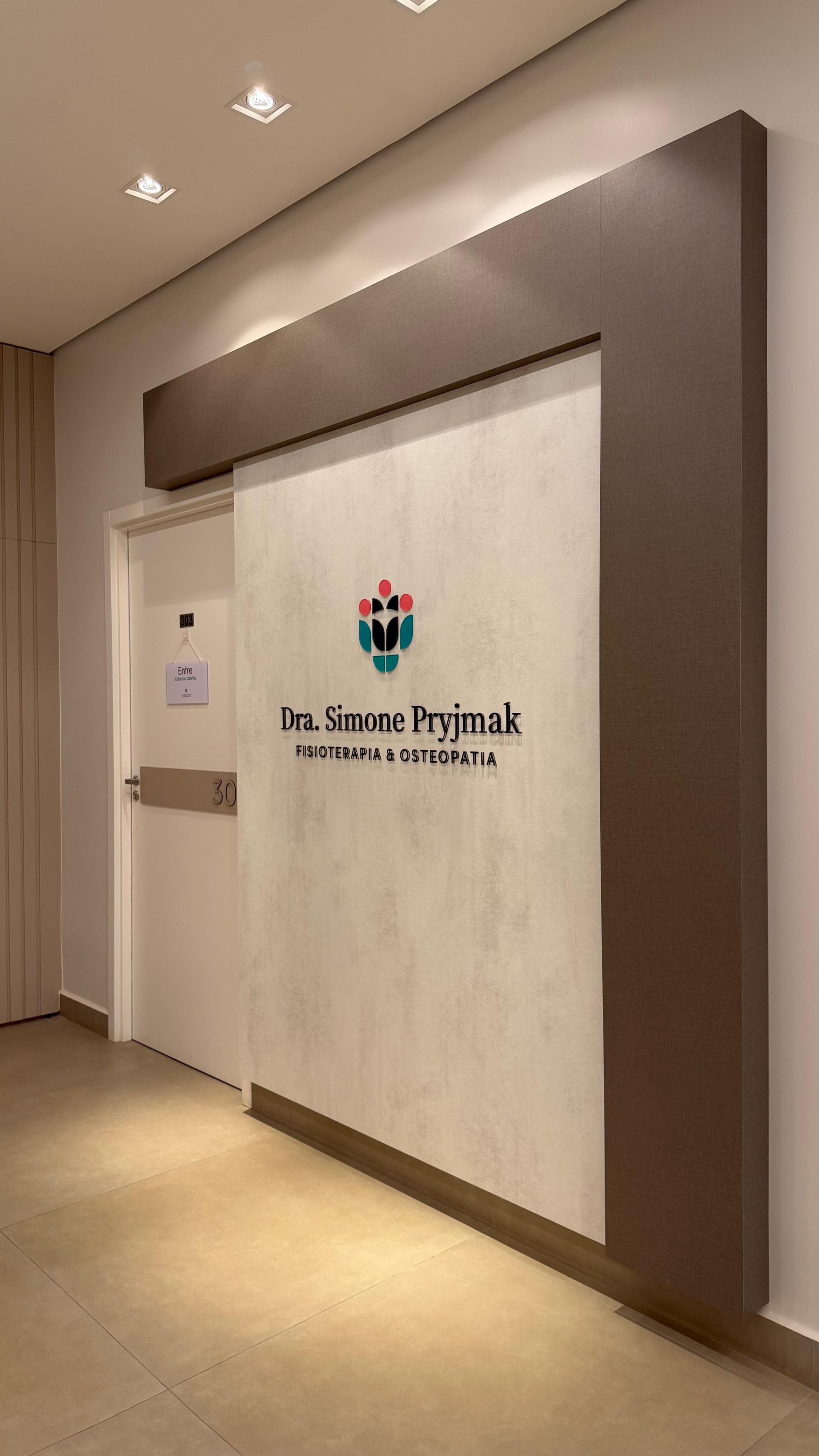 Entrada do consultório da Dra. Simone Pryjmak